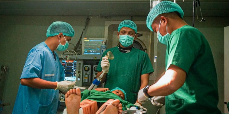 Tim Medis TNI AL Sukses Lakukan Operasi Patah Tulang di Aceh Tamiang