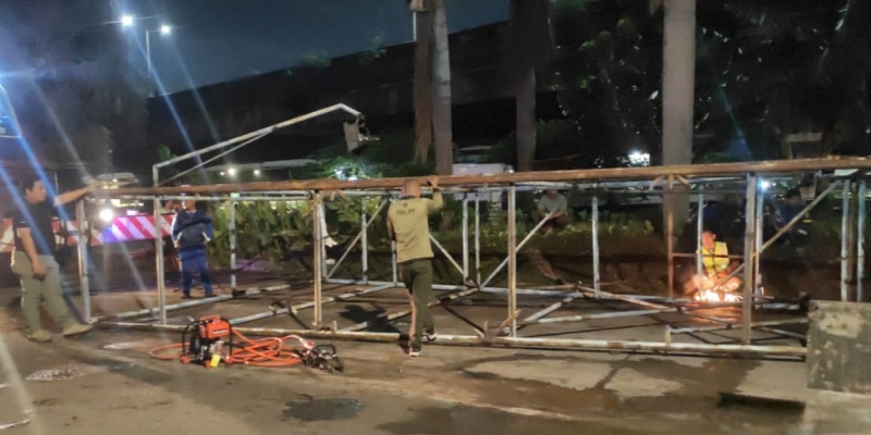 Reklame Tak Layak Konstruksi Dibongkar Antisipasi Cuaca Ekstrem