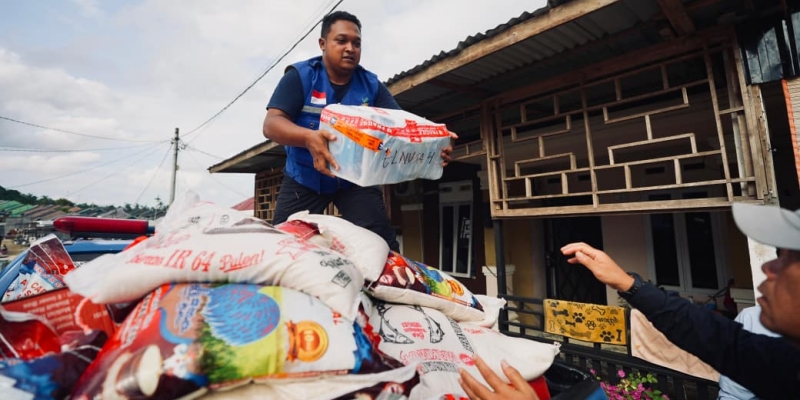 Kapal Laut Ambil Alih Distribusi Bantuan Bencana di Aceh