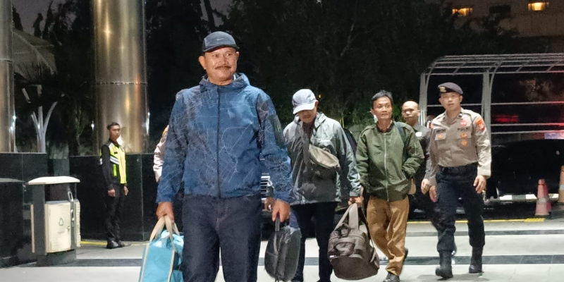 Walikota Madiun Maidi Dkk Tiba di Gedung KPK, Sebagian Lewat Belakang