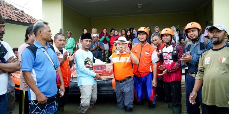 Jazuli Kunjungi dan Salurkan Bantuan Korban Banjir Serang