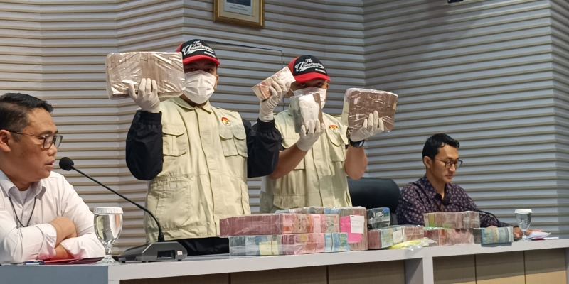KPK Temukan Karung Berisi Rp2,6 Miliar saat OTT Bupati Sudewo