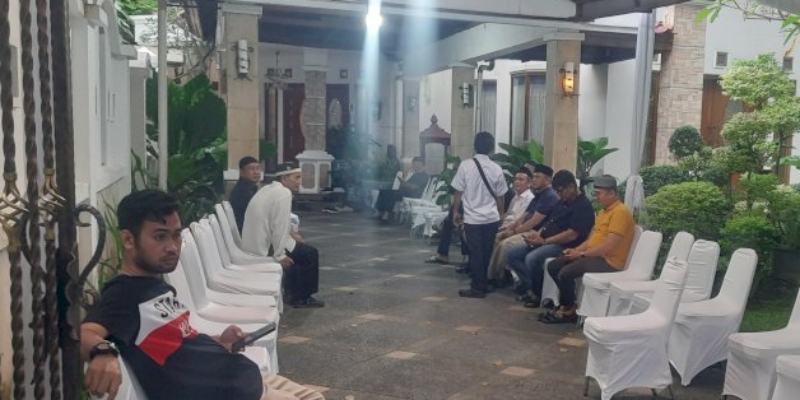Dimakamkan Besok, Rumah Duka Alex Noerdin Dipenuhi Pelayat