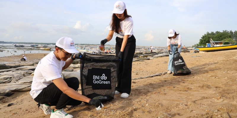 BNI Gelar Aksi Bersih Pantai dan Edukasi Kelola Sampah di Bali