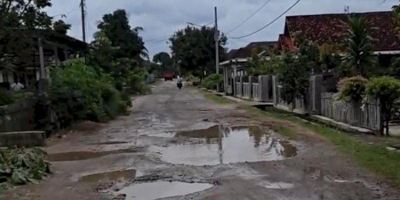 Miris, 15 Tahun Jalan Poros Komering Agung Rusak Parah Tanpa Perbaikan