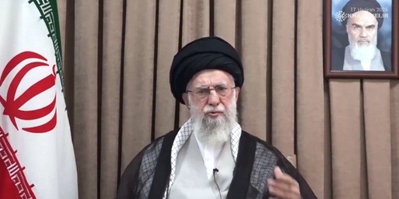 Khamenei Ingatkan Risiko Perang Regional jika AS Berani Serang Iran