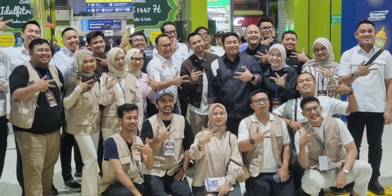 Raffi Ahmad dan Kawendra Lepas 400 Pemudik Gratis di Stasiun Gambir