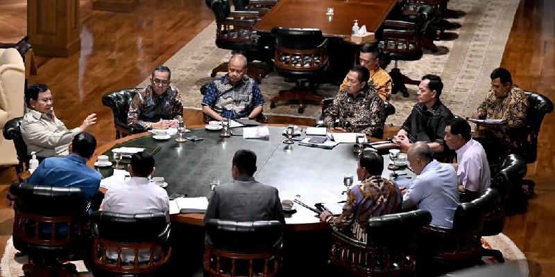 Prabowo Habiskan Akhir Pekan dengan Lima Ratas Berbeda di Hambalang