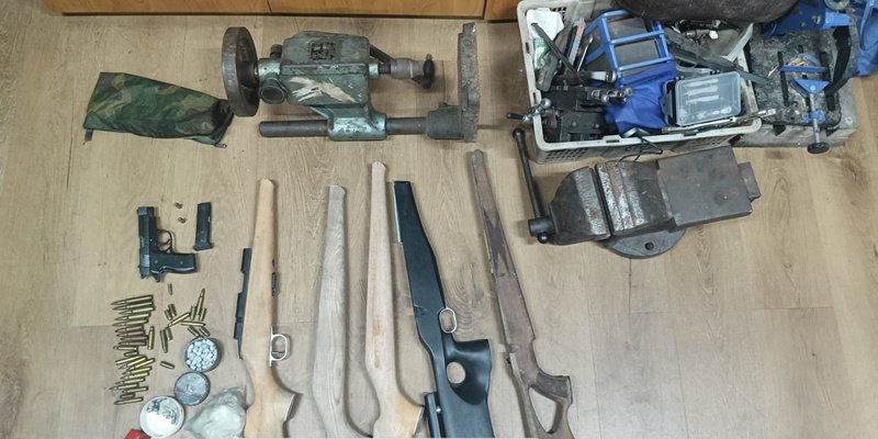 DPR Minta Polisi Lacak Pembeli Senpi Rakitan Buatan &lsquo;Ki Bedil&rsquo;