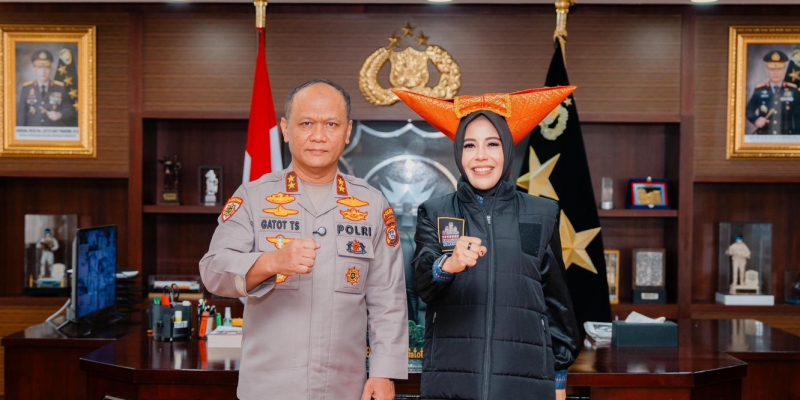 Rezka Oktoberia Dinobatkan sebagai "Sahabat Kapolda Sumbar"