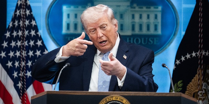 Trump Tak Takut Lakukan Kejahatan Perang di Iran