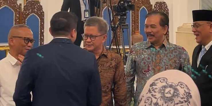 Rocky Gerung Hadiri Pelantikan Jumhur, Sempat Diskusi Etika Kepemimpinan dengan Teddy