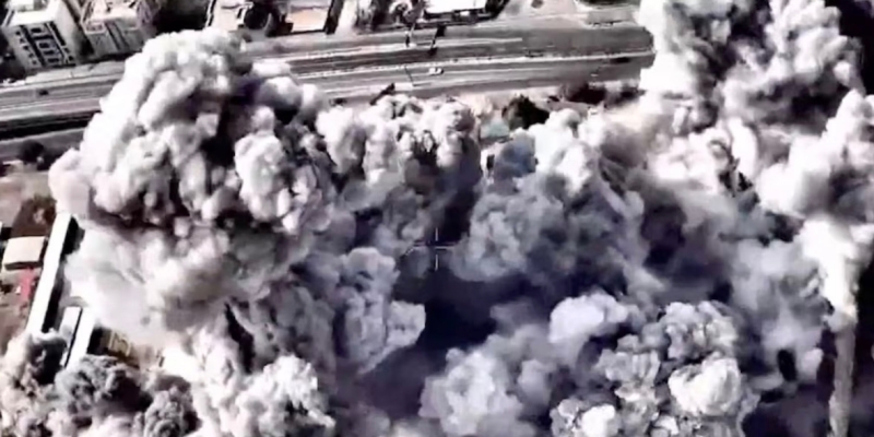 Labirin Informasi pada Perang Simbolik