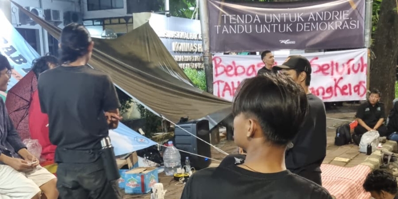 Sudah Lima Malam Aktivis Bertahan di Depan Komnas HAM