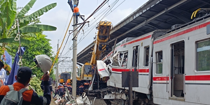 Basarnas Pastikan Tak Ada Korban Tersisa, Evakuasi Rangkaian KRL Masih Berlanjut