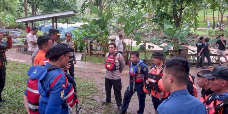 Swafoto di Sungai, Dua Mahasiswi Unila Tersapu Banjir Bandang