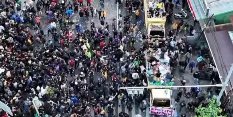 Gubernur Muncul, Ketua Dewan Masih Ngumpet