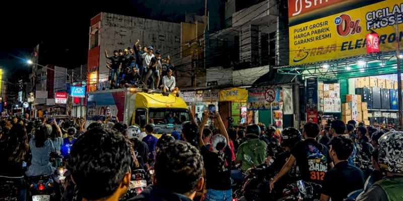 Ribuan Bobotoh Turun ke Jalan, Purwakarta Berubah Jadi Lautan Biru