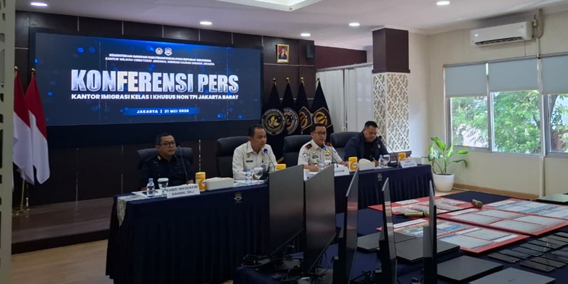 Empat WN China Diduga Pelaku Penipuan Online Ditangkap Imigrasi