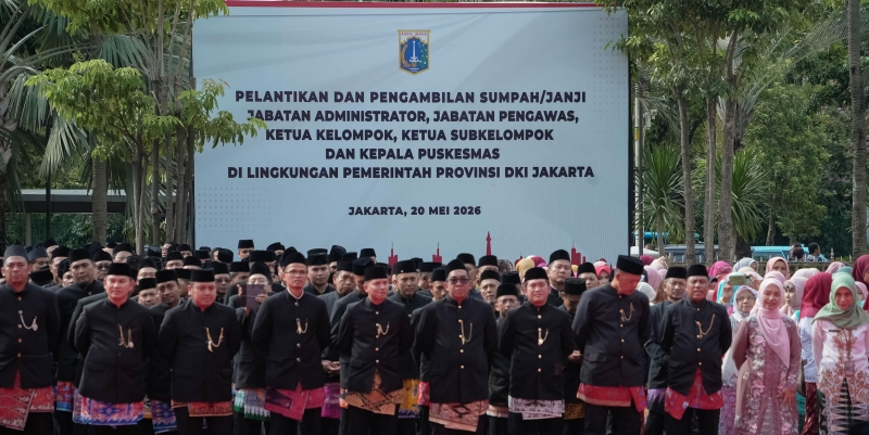 Pelantikan Pakai Baju Adat Betawi