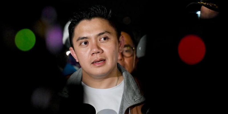 Sikap Adem Ayem Seskab Teddy Mencurigakan
