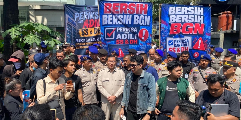Sony Sonjaya Temui Pendemo