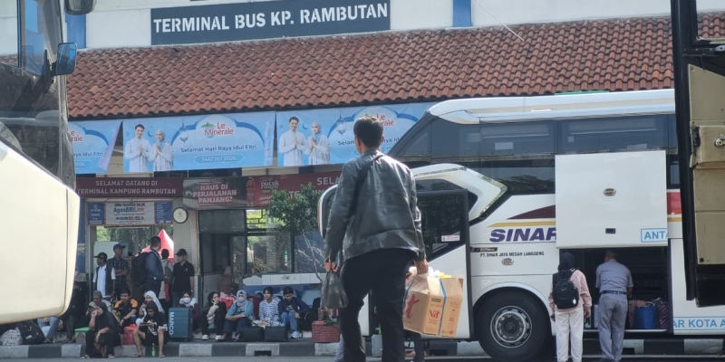 Arus Penumpang AKAP di Kampung Rambutan Meningkat di Libur Panjang