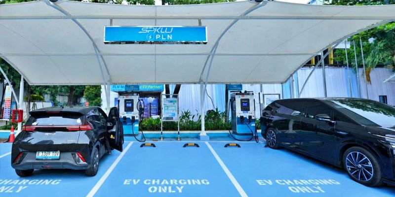 PLN Resmikan SPKLU ke-5.000 di Indonesia, Pengguna EV Kini Makin Nyaman