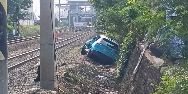 Soroti Taksi Green SM, Lasarus: Mobil Listrik Lebih Berbahaya Lintasi Rel KA