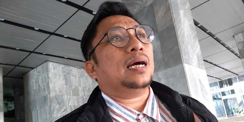 Ketika Feri Amsari Menjelma Menjadi Rocky Gerung Baru