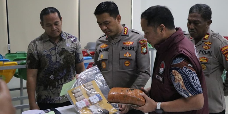 Polisi Bongkar Peredaran Ganja 1 Kg Lebih Lewat Razia Malam