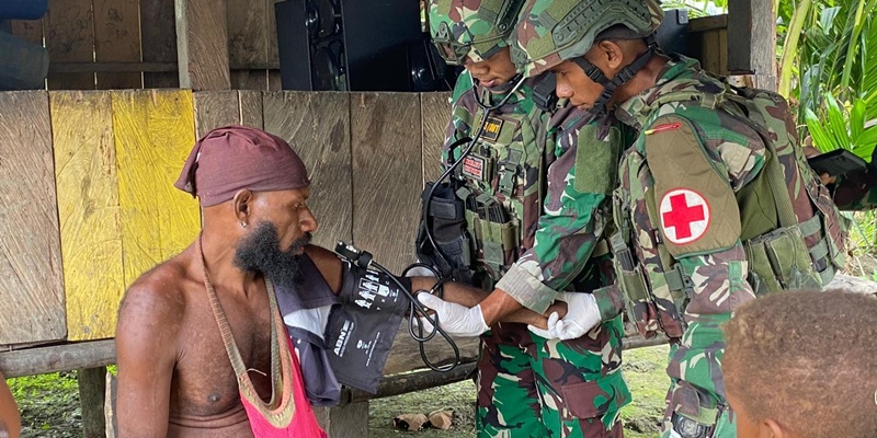 Prajurit Koops TNI Habema Gelar Pelayanan Kesehatan di Pelosok Papua