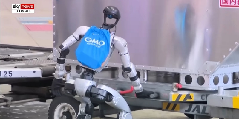 Japan Airlines Uji Coba Robot Humanoid untuk Atasi Kekurangan Pekerja