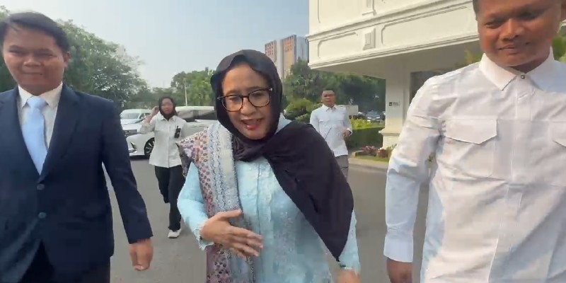 Nanik Bungkam Soal Makna Hadiah untuk Sony Sonjaya