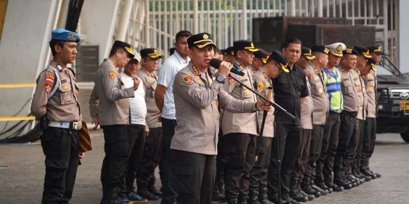 1.200 Personel Gabungan Kawal Laga Indonesia Versus Mozambik