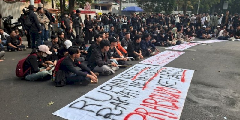Mahasiswa Jabar Turun ke Jalan Suarakan RUU Polri dan BBM