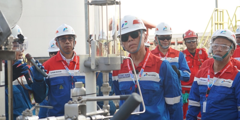 Komut Pertamina Iwan Bule Cek Dua Fasilitas Vital di Jatim