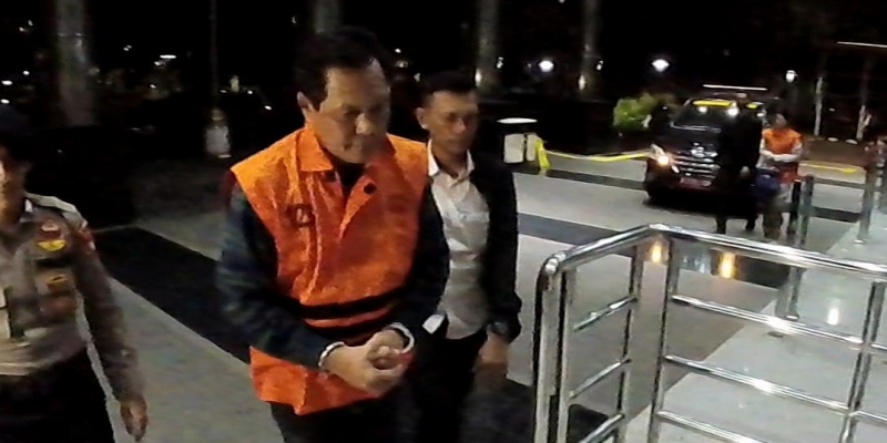 Edison dan Cory Erin Jalani Pemeriksaan Maraton di KPK