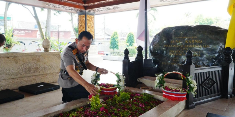 Langkah Kapolri Ziarah ke Makam Tokoh Bangsa jadi Teladan Pemimpin Nasional