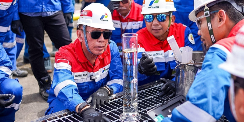 Menguji Kualitas Avtur Pertamina