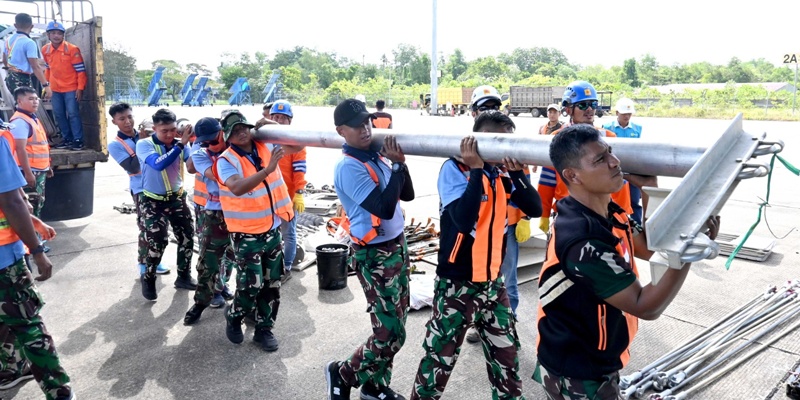 Lanud Sjamsudin Noor Dukung Percepatan Pemulihan Listrik Sumatera