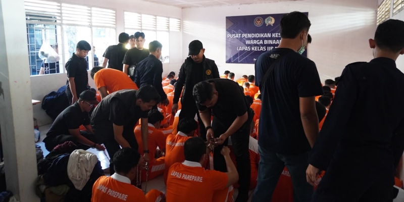Dikawal Brimob, 115 Warga Binaan High Risk dari Sulsel dan Jatim Dipindahkan ke Nusakambangan