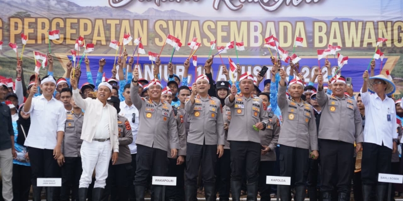 Polri Tanam Bawang Putih Serentak di 14 Daerah di Jabar