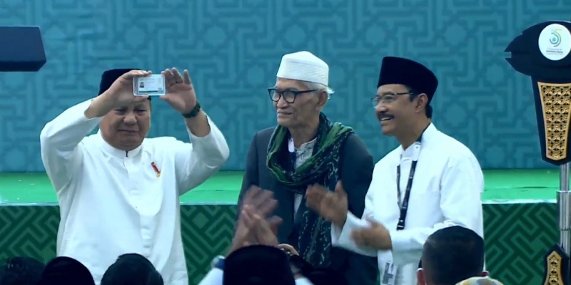 Terima KTA, Prabowo Sah Jadi Warga NU Seumur Hidup