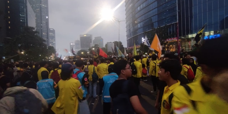 Alunan Bella Ciao Iringi Pembubaran Demo BEM UI