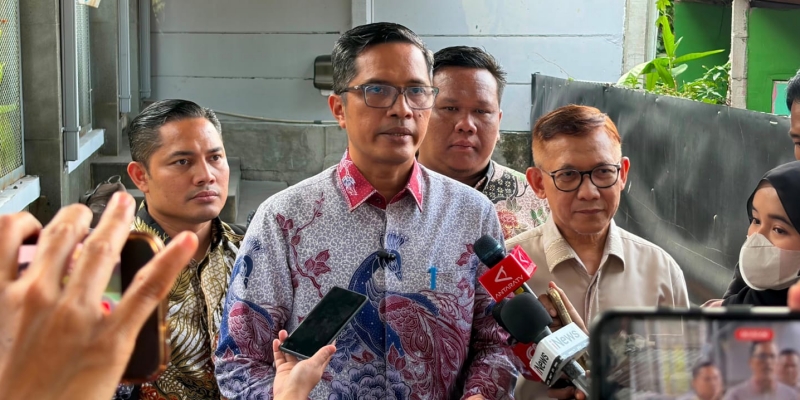 Hari Ini Eks Jampidsus Resmi Praperadilkan Kejagung dan Polri