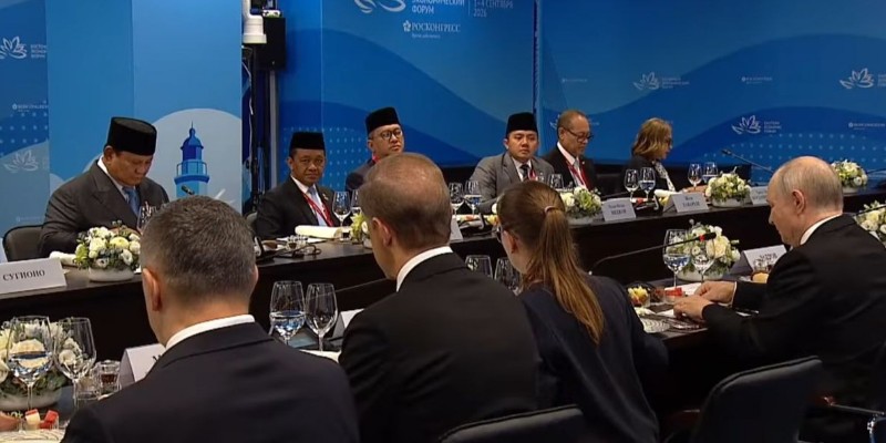 Prabowo Hadiri Jamuan Makan Siang Bersama Putin di Vladivostok