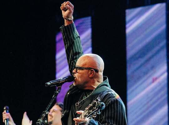 Siapa Israel Houghton? Penyanyi Gospel AS yang Tak Mendapat Izin di Jakarta