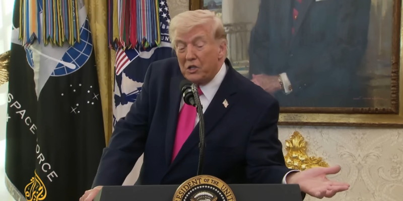 Trump Pertimbangkan Bantu Arab Saudi Perangi Houthi