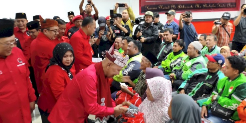 Gelar Bakti Sosial, Said Minta Kader PDIP Jangan Jauh dari Rakyat